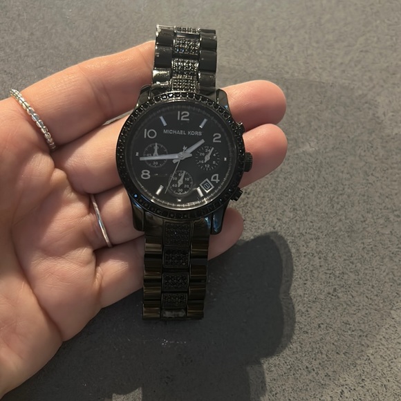 Michael Kors black watch - Picture 2 of 5